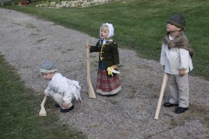 Children in Revolutionary War period clothes