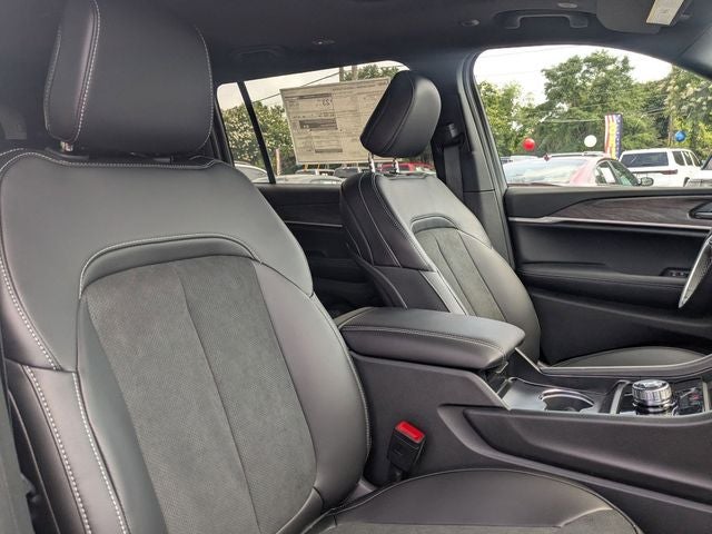 2026 Jeep Grand Cherokee GRAND CHEROKEE L LAREDO ALTITUDE 4X2