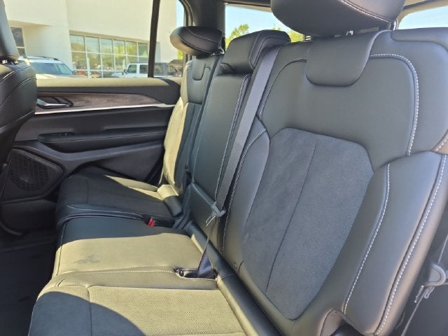 2027 Jeep Grand Cherokee GRAND CHEROKEE L LAREDO ALTITUDE 4X4
