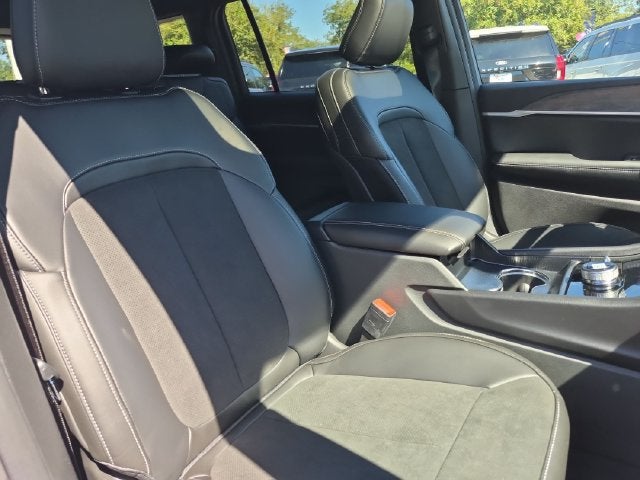 2027 Jeep Grand Cherokee GRAND CHEROKEE L LAREDO ALTITUDE 4X4