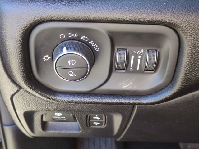 2025 RAM 1500 Laramie Crew Cab 4x4 5'7' Box