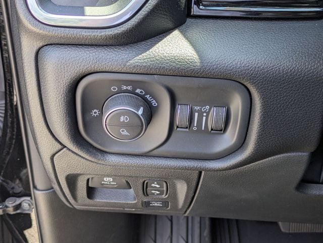 2025 RAM 1500 Laramie Crew Cab 4x4 5'7' Box