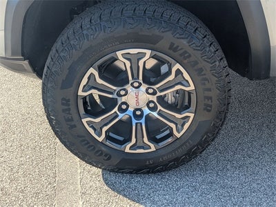 2025 GMC Canyon 4WD AT4