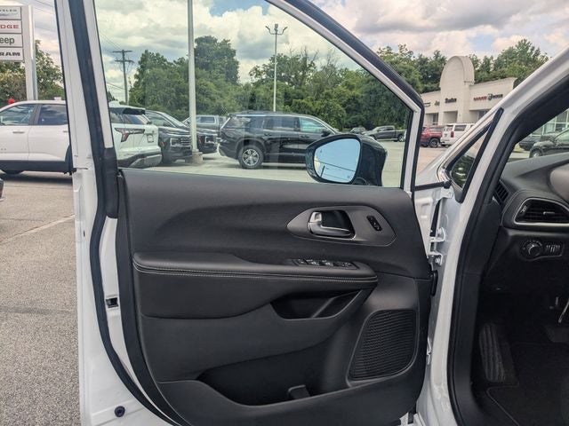 2027 Chrysler Pacifica PACIFICA SELECT