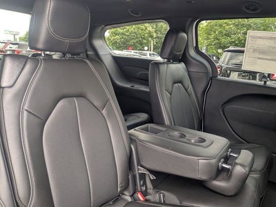 2027 Chrysler Pacifica PACIFICA SELECT