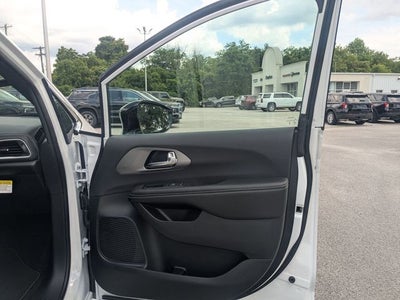 2027 Chrysler Pacifica PACIFICA SELECT