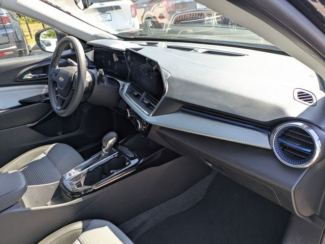 2025 Chevrolet Trax FWD LT